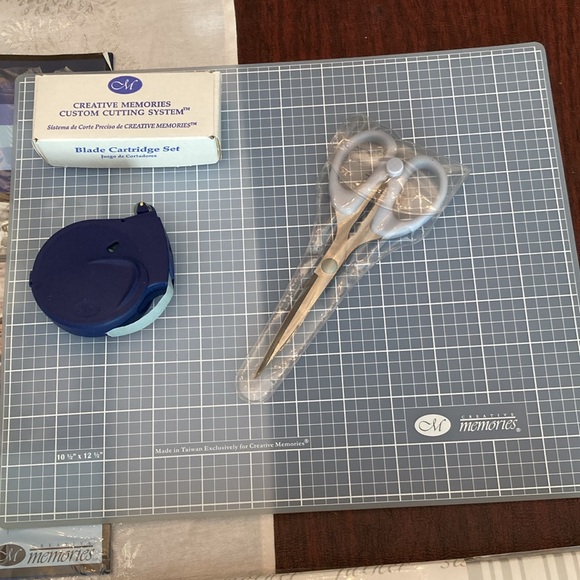 Creative memories Scrapbook lot ~ - Picture 2 of 6